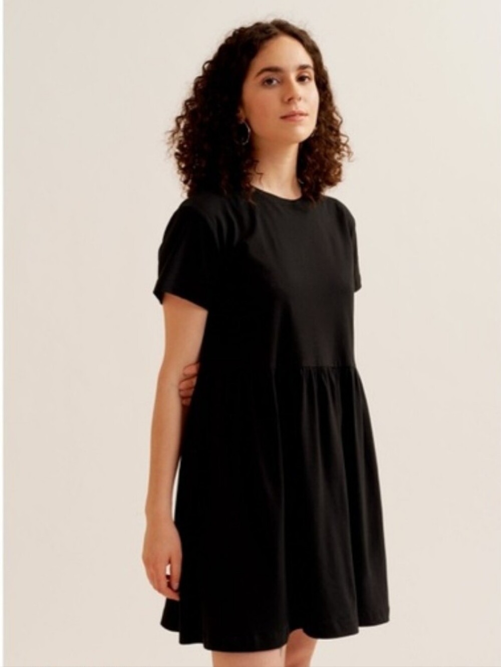 Kotn Black Short Sleeve Tiered Babydoll Dress Capsule Minimalist LBD Medium